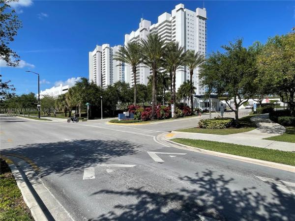 14951 Royal Oaks Ln 808, Miami, Florida 33181, image 1