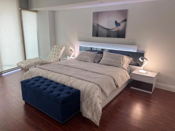 Icon Brickell Tower 2, 495 Brickell Ave 2707, Miami, Florida 33131, image 1