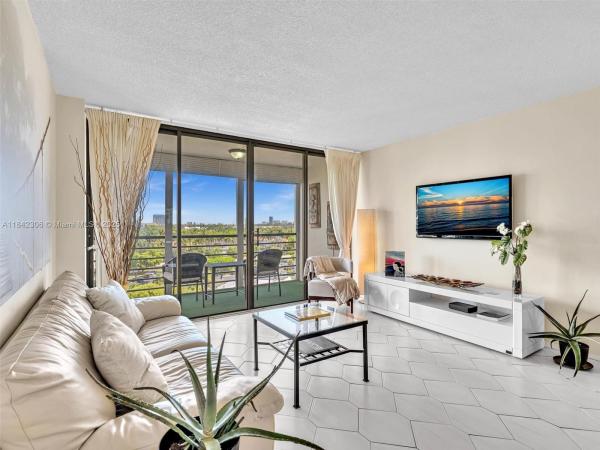 Biscaya, 20400 W Country Club Dr 817, Aventura, Florida 33180, image 1