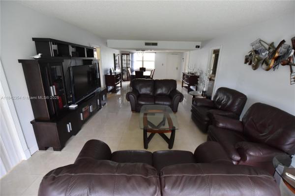 Palm-Aire Country Club 6, 3800 Oaks Clubhouse Dr #309, Pompano Beach, Florida 33069, image 1