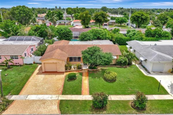 Pasadena Lakes, 1741 NW 86th Ave, Pembroke Pines, Florida 33024, image 1