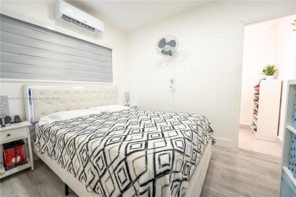 Holiday House, 9441 Caribbean Blvd, Cutler Bay, Florida 33189, image 1
