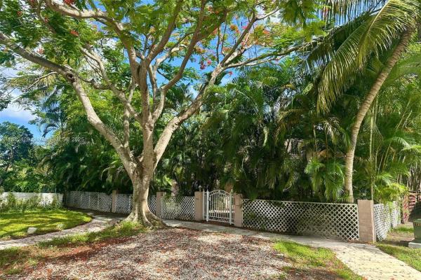 Griffing Biscayne Park Estates, 542 NE 130th St #., North Miami, Florida 33161, image 1