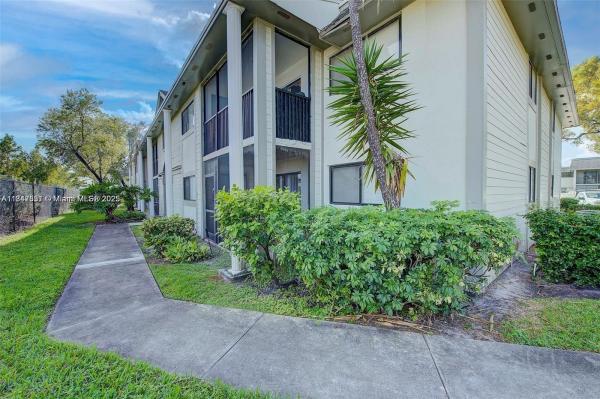 20680 NE 4th Ct #203, Unincorporated Dade County, Florida 33179, image 1