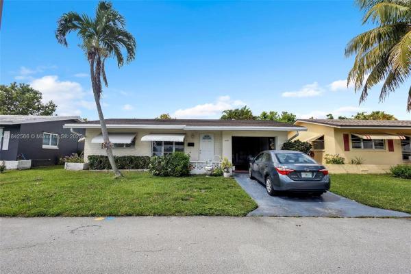 Mainlands Of Tamarac Lakes, 4906 NW 53rd Ct, Tamarac, Florida 33319, image 1