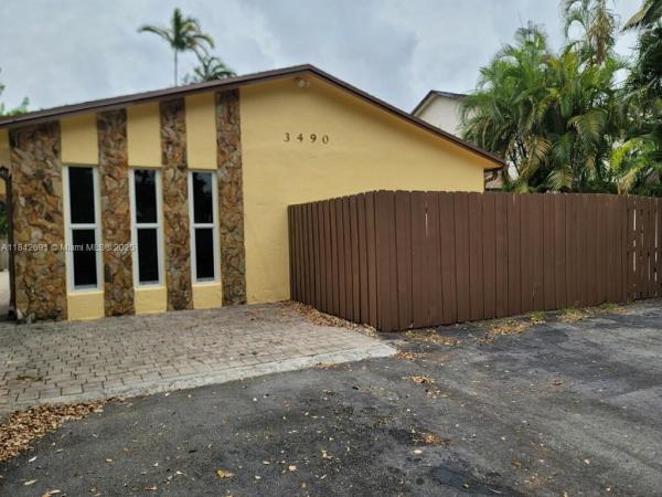Hollywood Gardens, Hollywood, Florida 33021, image 1