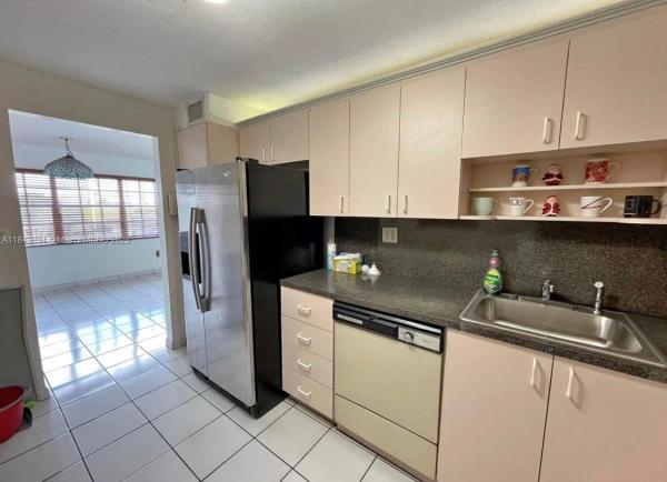 Kings Castle, 6575 W 4th Ave #311, Hialeah, Florida 33012, image 1