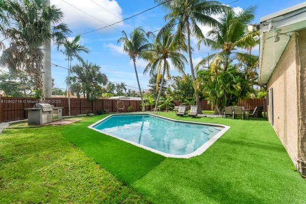 Sunset Isles, 2708 Cleveland St, Hollywood, Florida 33020, image 2