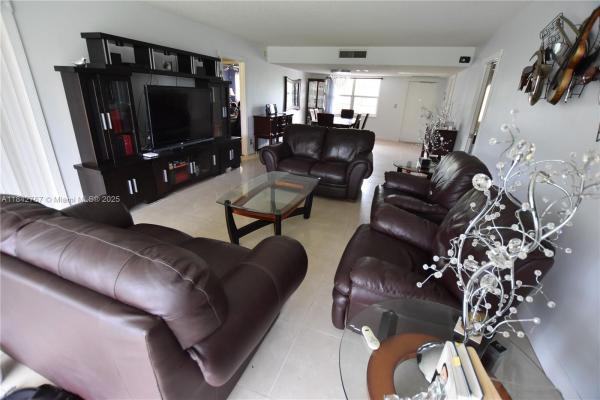 Palm-Aire Country Club 6, 3800 Oaks Clubhouse Dr #309, Pompano Beach, Florida 33069, image 1