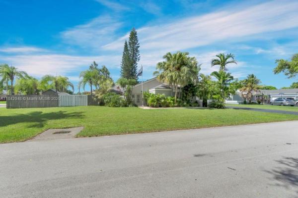 Weitzer Shauna Meadows, 15391 SW 155th Ter, Richmond West, Florida 33187, image 2