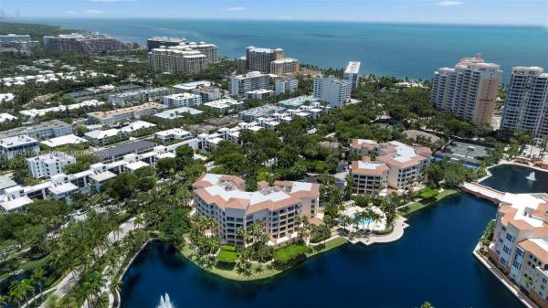 Resort Villa, 703 Crandon Blvd #403, Key Biscayne, Florida 33149, image 1