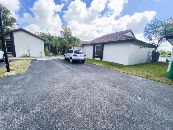 4825 SW 152 Ct 29h, Unincorporated Dade County, Florida 33185, image 1