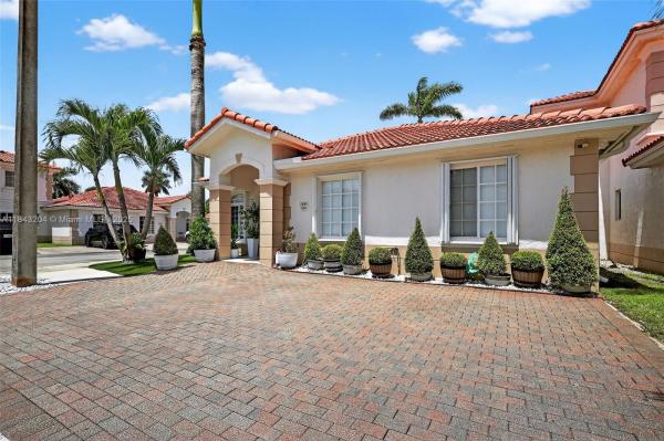 Bella Colina, 7291 NW 173rd Dr #100, Hialeah, Florida 33015, image 2