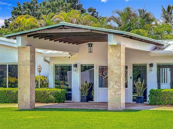 Tanglewood Gardens, 7420 SW 140th Ter, Palmetto Bay, Florida 33158, image 2