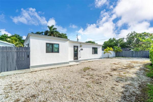 Leisure City Residential, 15530 Harrison Dr, Leisure City, Florida 33033, image 2