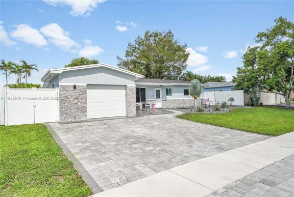 Pasadena Lakes, 521 NW 93rd Ter, Pembroke Pines, Florida 33024, image 1