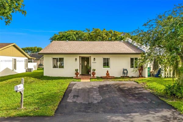 Devon Aire Villas, 12321 SW 115th Ter, The Crossings, Florida 33186, image 2