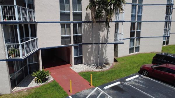 Las Brisas At Country Club Of Miami, 7075 NW 186th St #C101, Hialeah, Florida 33015, image 3