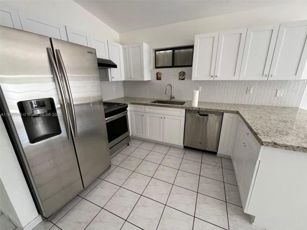 Universal Dream Homes, 2749 W 72nd St, Hialeah, Florida 33016, image 1