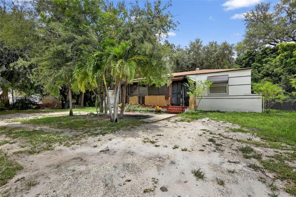 Irons Manor High Pine, 13525 NE 6th Ave, North Miami, Florida 33161, image 2