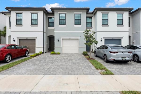 Oak Tree, 2137 Appleton Cir N, Oakland Park, Florida 33309, image 2