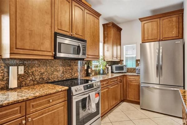 Croissant Park, 417 SE 13th St, Fort Lauderdale, Florida 33316, image 1