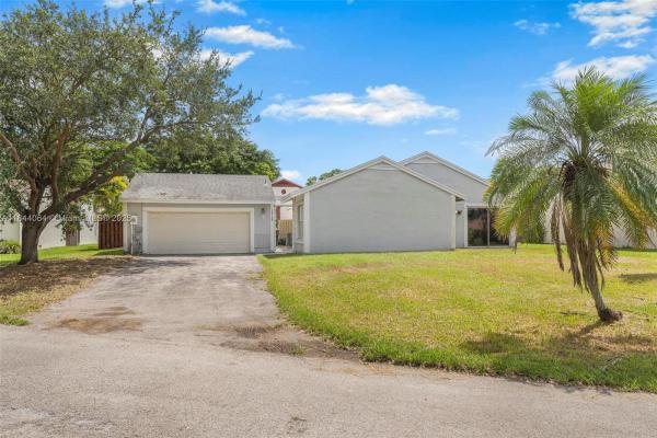 1312 N Quetzal Ct, Homestead, Florida 33035, image 1