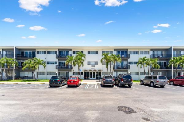 1400 NE 169 St 303, Unincorporated Dade County, Florida 33162, image 1