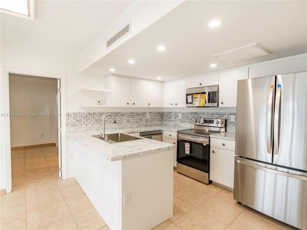 Windmill Gate, 16331 Willow Creek Dr, Miami Lakes, Florida 33014, image 1