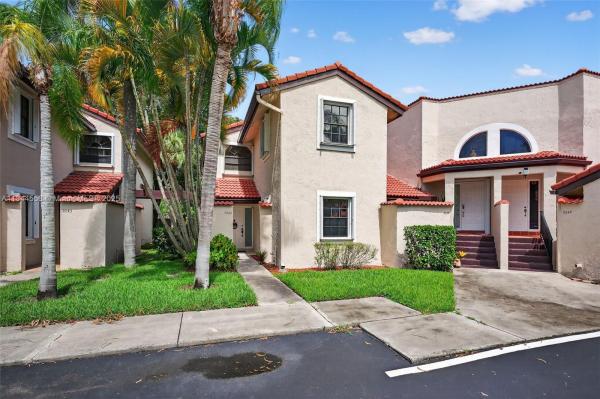 Lakeview Courts At Jacaranda, 9245 W Sunrise Blvd, Plantation, Florida 33322, image 2