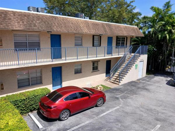 Coral Reef Townhouses, 15391 S Dixie Hwy 59th Hwy #59, Palmetto Bay, Florida 33157, image 1