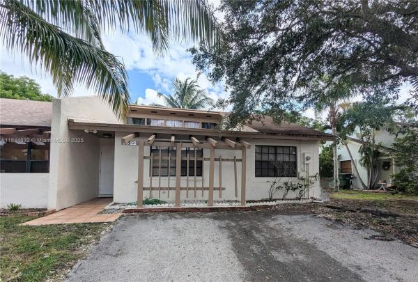 1322 Sandpiper Blvd #1322, Unincorporated Dade County, Florida 33035, image 1