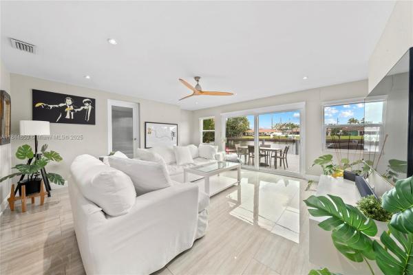 Jenada Villas, 817 NW 30th St, Wilton Manors, Florida 33311, image 1