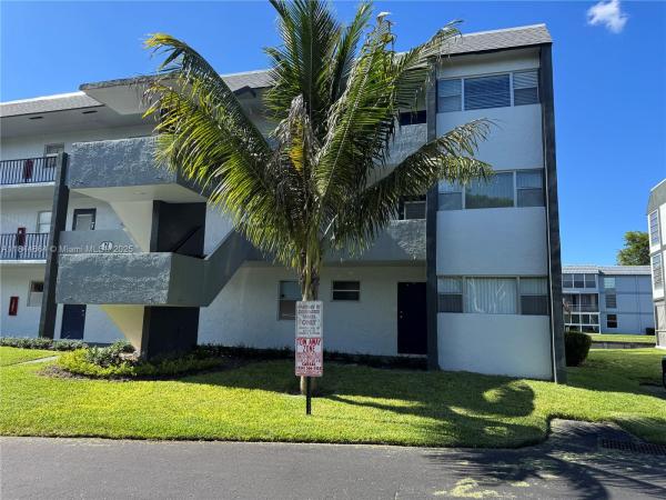 Sands Point, 8330 Sands Point Blvd #N210, Tamarac, Florida 33321, image 1