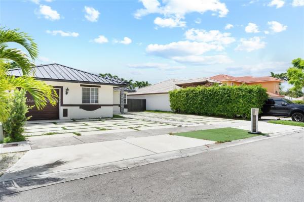 Superior Homes Estates, 772 NW 135th Ct, Tamiami, Florida 33182, image 2