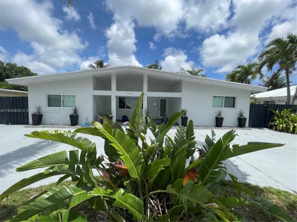 2325 NE 194th St, Miami, Florida 33180, image 1