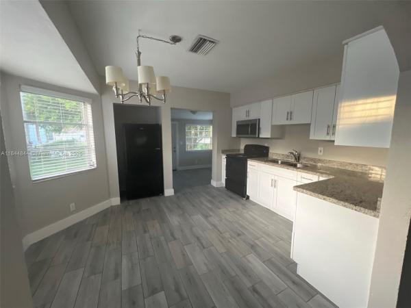 Sunshine Manor, 2603 Fletcher St, Hollywood, Florida 33020, image 3