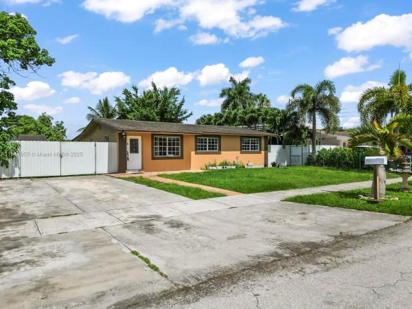 Lee Bell Homes, 28721 SW 147th Ct, Leisure City, Florida 33033, image 3