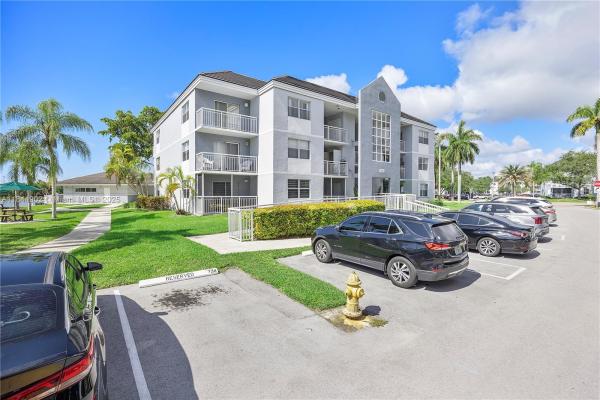 Le Club At Old Cutler, 8620 SW 212th St #301, Cutler Bay, Florida 33189, image 2
