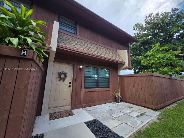 6211 SW 116 Pl H, Unincorporated Dade County, Florida 33173, image 1