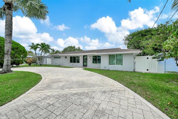 Pompano Shores, 2432 SE 13th St, Pompano Beach, Florida 33062, image 1