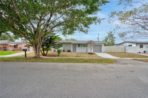 Palm Springs North, Hialeah, Florida 33015, image 2