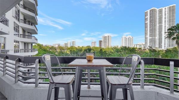 Mystic Pointe Tower 600, 3400 NE 192nd St #311, Aventura, Florida 33180, image 2