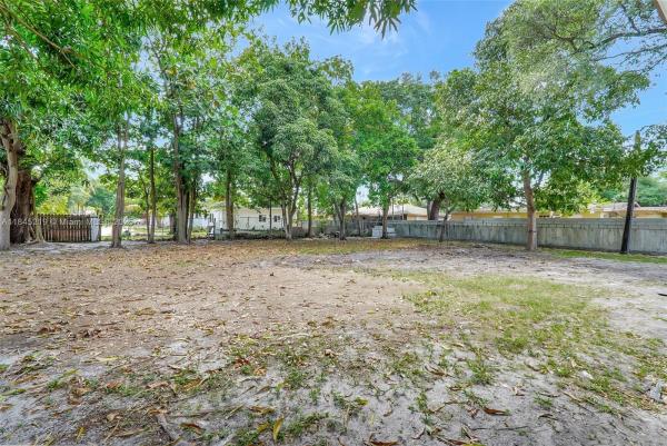 Pleasant Village, XXXX NE 164th St, North Miami Beach, Florida 33162, image 2