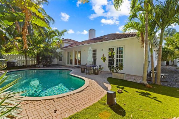 The Pines, 810 NE 21st Dr, Wilton Manors, Florida 33305, image 3