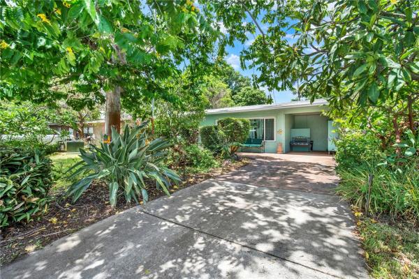 Cresthaven, 2421 NE 10th Ave, Pompano Beach, Florida 33064, image 1