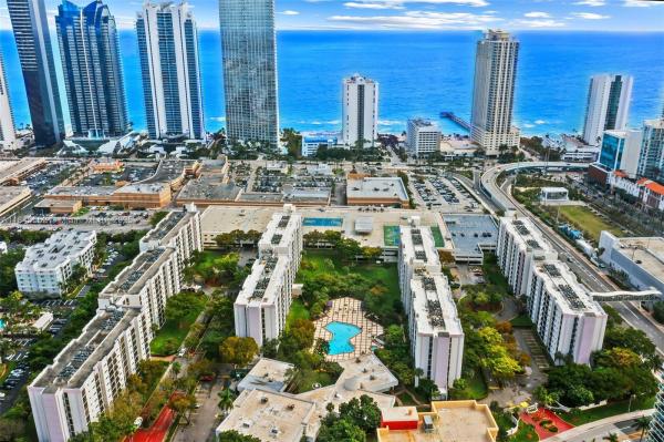 Plaza Of The Americas, 16919 N Bay Rd 115, Sunny Isles Beach, Florida 33160, image 1