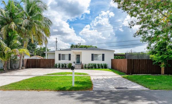 6711 N Waterway Dr, Miami, Florida 33155, image 1