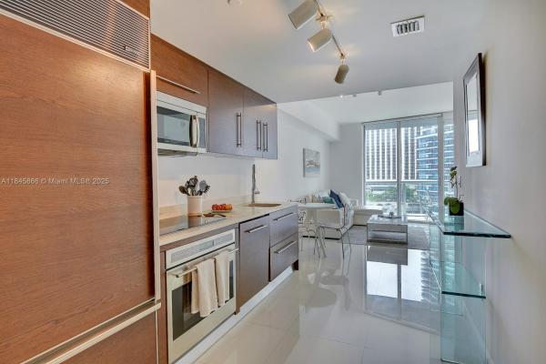 Icon Brickell Tower 1, 465 Brickell Ave #904, Miami, Florida 33131, image 1