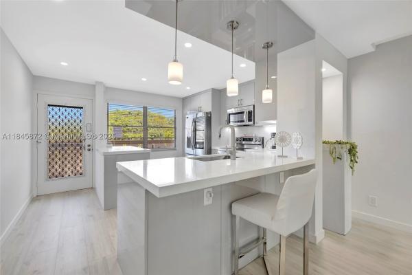 Lucaya Village, 2101 Lucaya Bnd #E3, Coconut Creek, Florida 33066, image 1